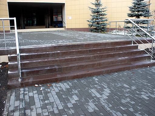 Отделка лестницы из бетона в ЦКБ РАН