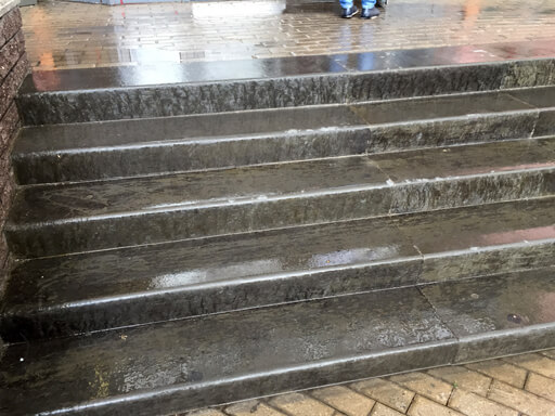 Облицовка бетонной лестниц ресторана McDonald's