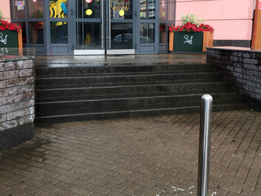 Облицовка бетонной лестниц ресторана McDonald's
