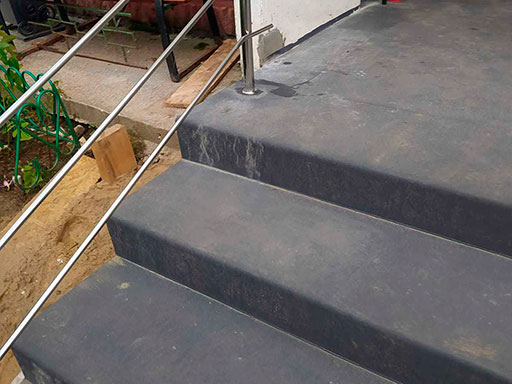 Ремонт ступеней бетонной лестницы МКД в Твери на ул. Мичурина, 45