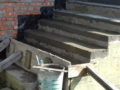 Облицовка ступеней бетонной лестницы