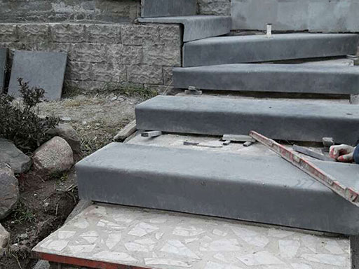 Облицовка бетонной лестницы поворотной с забежными ступенями пошагово