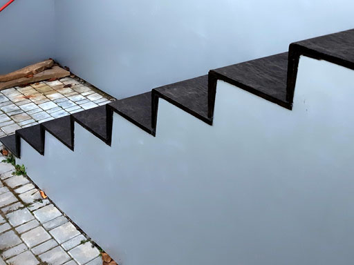 Облицовка уличной лестницы из бетона по ул. 2-я Невского в Твери