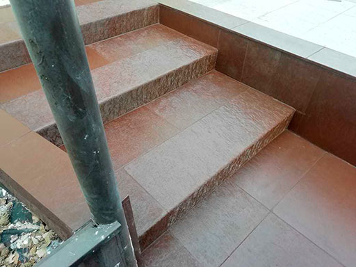 Лестница бетонная к дому наружная в д. Новенькое