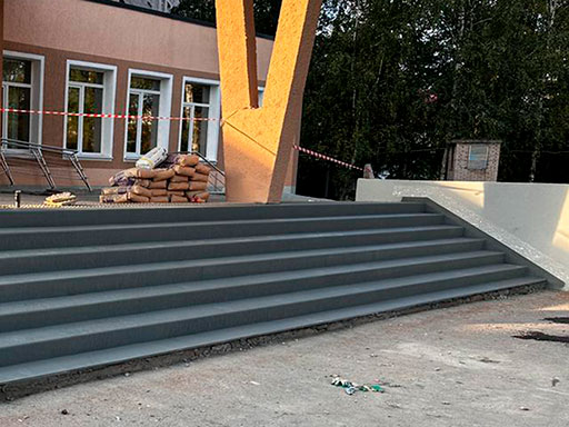 Облицовка бетонной лестницы областной больницы в Нижнем Новгороде