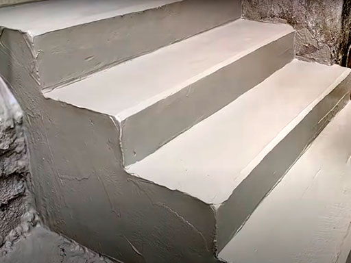 Облицовка бетонной лестницы сухой и жидкой бетонной смесью
