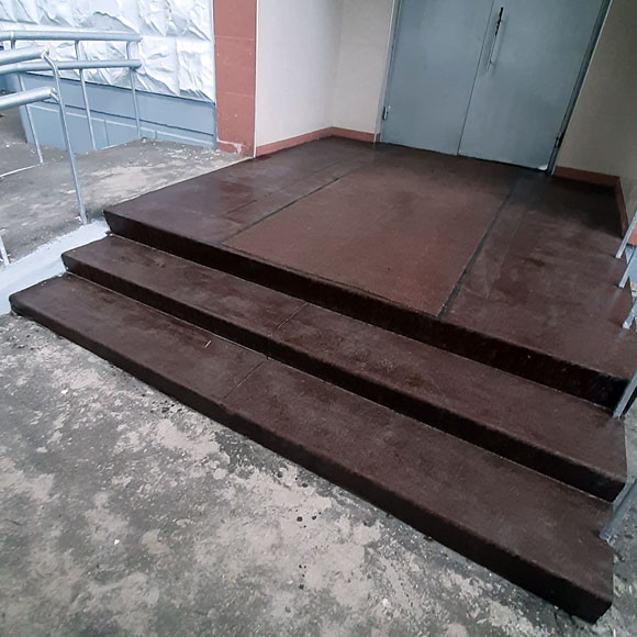 Облицовка бетонных лестниц подъездов многоквартирного дома