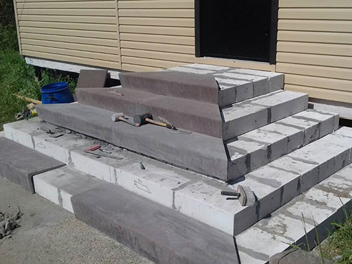 Облицовка бетонной лестницы дома по технологии С3. Начало