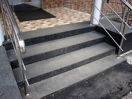 Отделка уличной лестницы из бетона по технологии С3