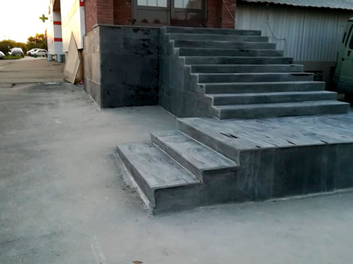 Отделка бетонных лестниц: заливка в опалубку