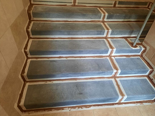Облицовка ступеней лестницы подъезда в ЖСК 