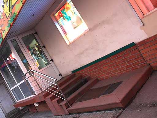 Лестница на крыльцо магазина канцтоваров в Твери после облицовки по технологии C3