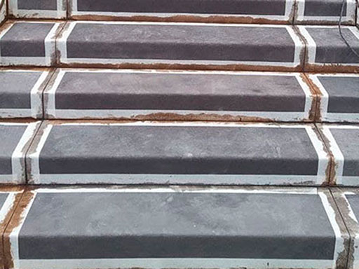 Отделка лестниц крыльца из бетона в частном доме в Подольске