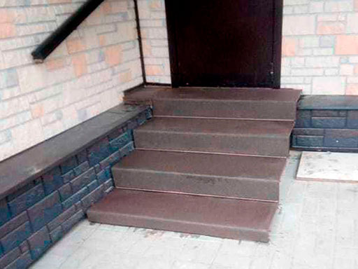 Лестницы крыльца наружные к дому в Подольском районе