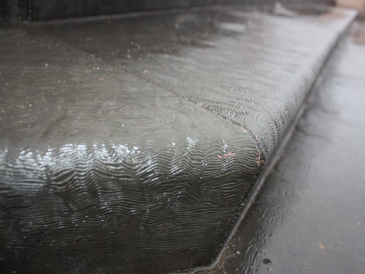 Облицовка бетонного крыльца в ледовом дворце Юность