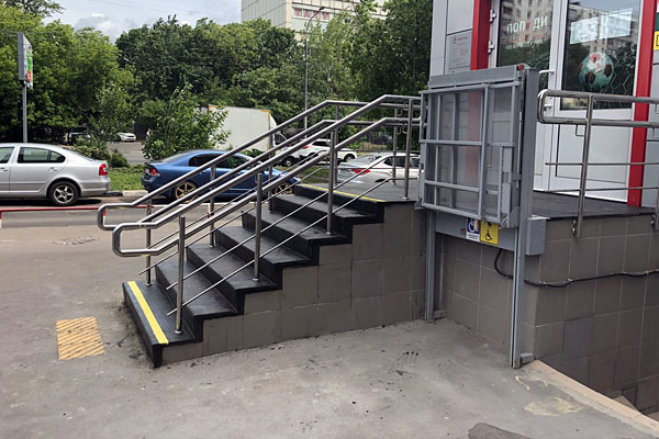 Облицовка бетонной лестницы Альфа-банка