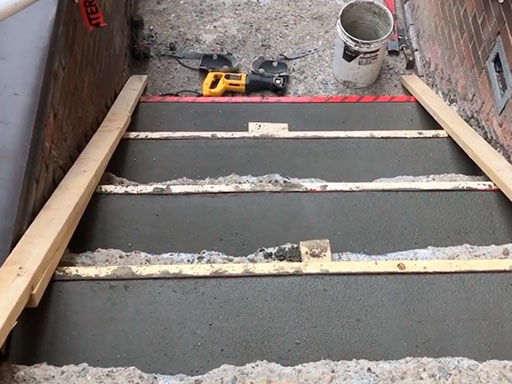 Недорогой ремонт уличной бетонной лестницы
