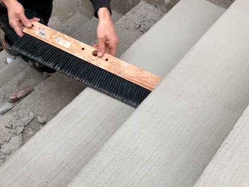 Недорогой ремонт бетонной лестницы