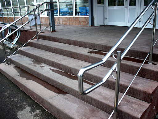 Недорогой ремонт бетонной лестницы крыльца по технологии C3