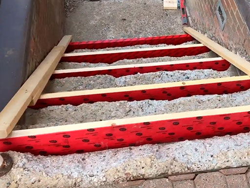 Недорогой ремонт бетонной лестницы на улице