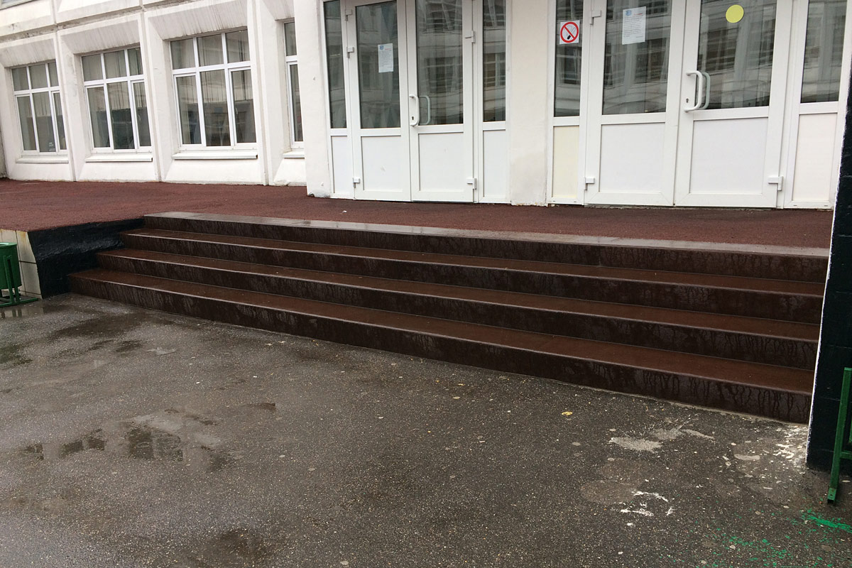Ремонт бетонной лестницы в школе