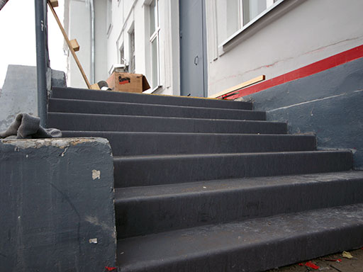 Ремонт бетонной лестницы крыльца пошагово. Готовое крыльцо