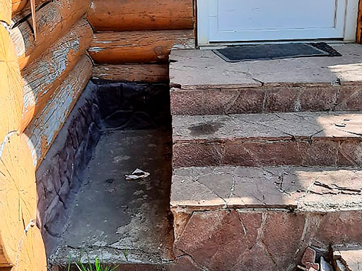 Лестница частного дома в рабочем поселке Софрино до ремонта крыльца