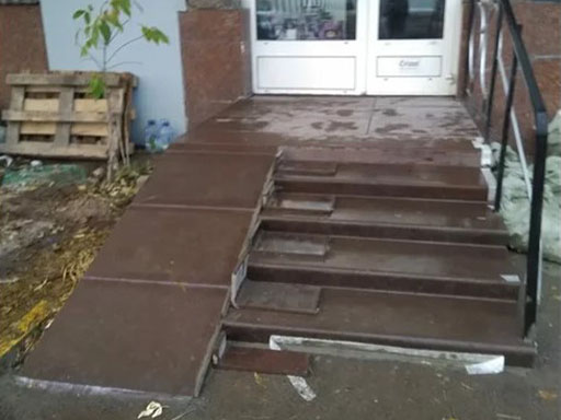 Отделка уличных ступеней бетонной лестницы и пандуса