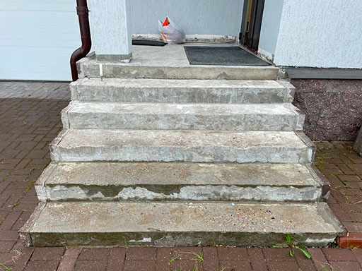 Отделка лестниц из бетона частного дома в деревне Руднево МО