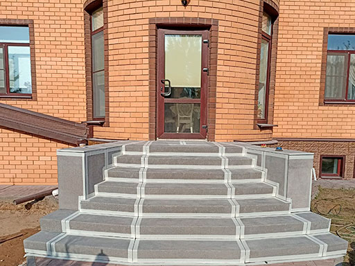 Маршевые наружные лестницы к дому в Сергиевом Посаде