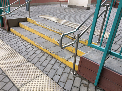 Облицовка бетонной лестницы школы №2030