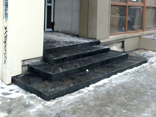 Облицовка крыльца бетонной лестницы на ул. Симеоновская, 72 в Твери