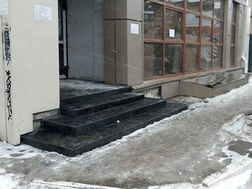 Облицовка крыльца бетонной лестницы на ул. Сименовская, 72 в Твери