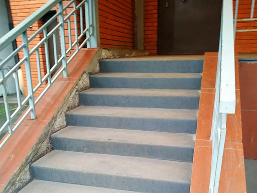 Лестница наружная к дому на Софийской, 38 в Питере