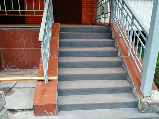 Лестница наружная к дому на ул. Софийской, 38 в Питере