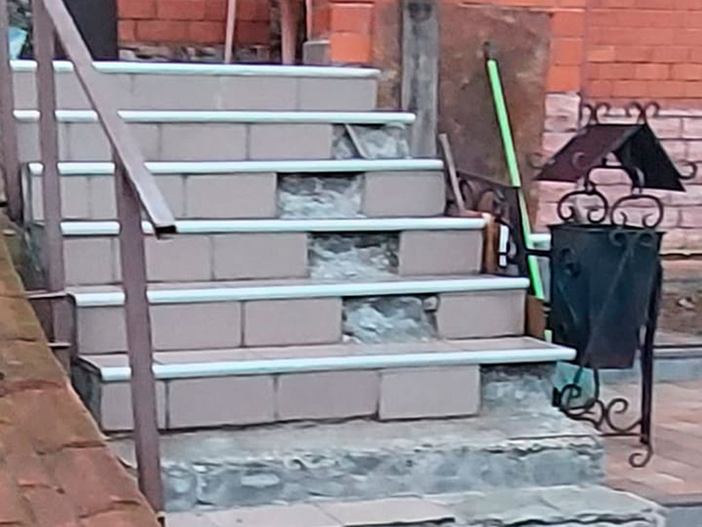Лестница крыльца частного дома в Солнечногорске до ремонта