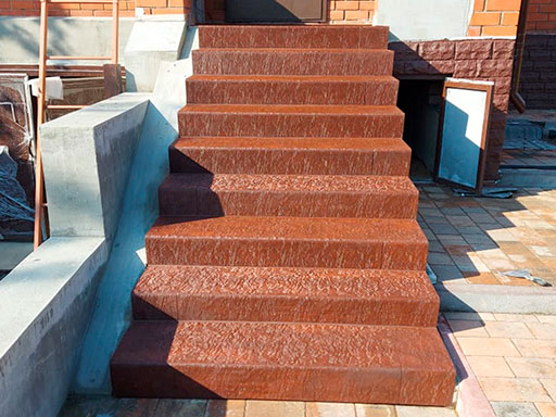 Ремонт лестницы крыльца дома в Солнечногорске