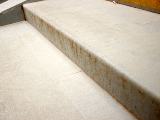 Нескользкие ступеньки для бетонного крыльца в социальных учреждениях по СП 148.13330.2012