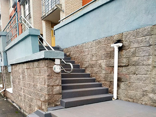Ремонт лестницы крыльца дома в СПб на пер. Ногина