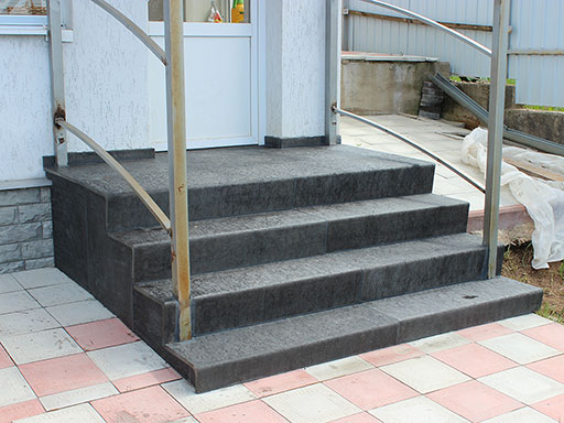 Облицовка бетонных лестниц в Тендиково