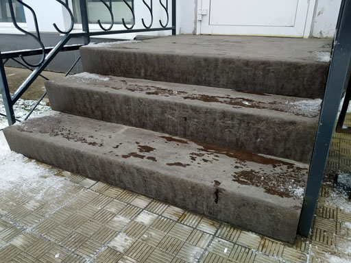 Облицовка бетонной лестницы в магазине «Веломир»