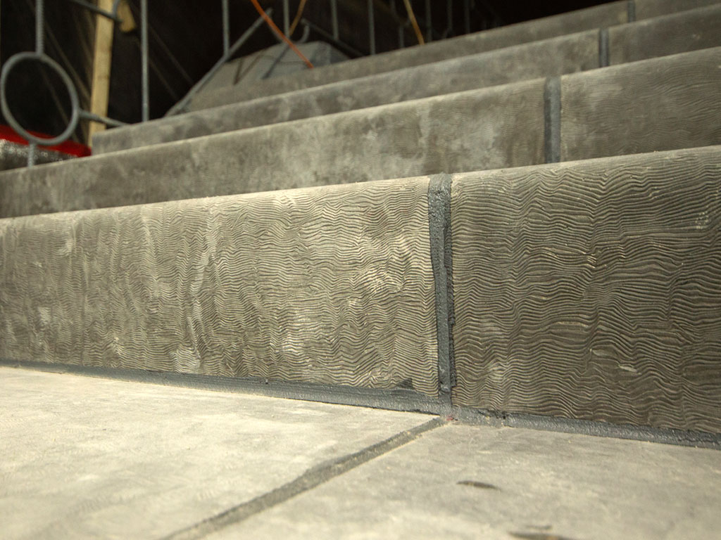 Облицовка ступеней бетонной лестницы крыльца станции РЖД Торжок