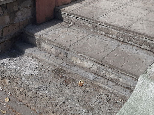 Отделка бетонного крыльца тротуарной плиткой