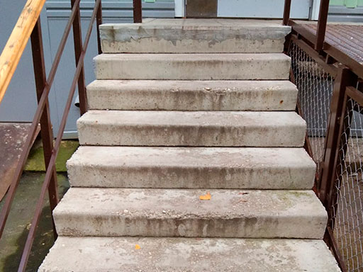 Бетонная лестница МКД во Власьихе до ремонта