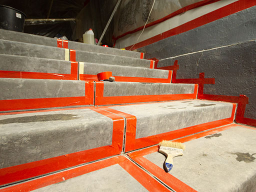 Облицовка бетонной лестницы. Герметизация швов