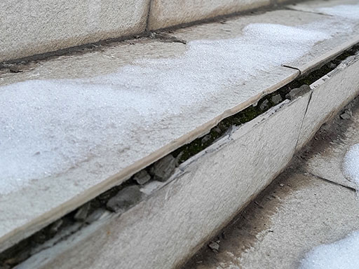 Облицовка бетонной лестницы до ремонта зимой