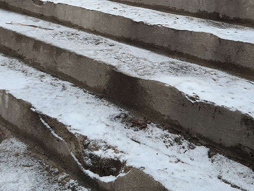 Облицовка бетонной лестницы крыльца до ремонта зимой